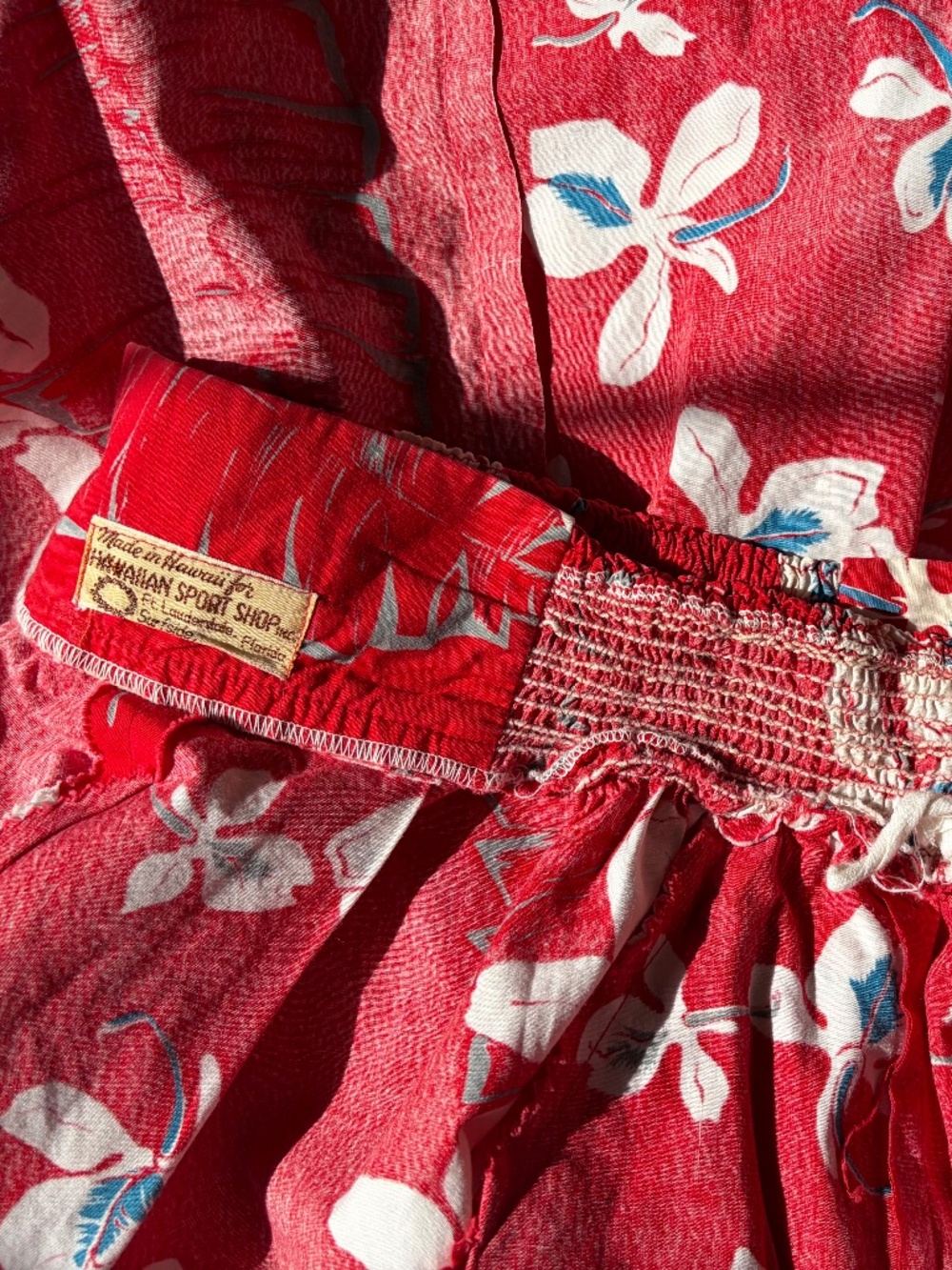 1950s-60s Hawaiian Cotton Skirt with Smocked Waist & Side Seam Pocket - Picture 12 of 15